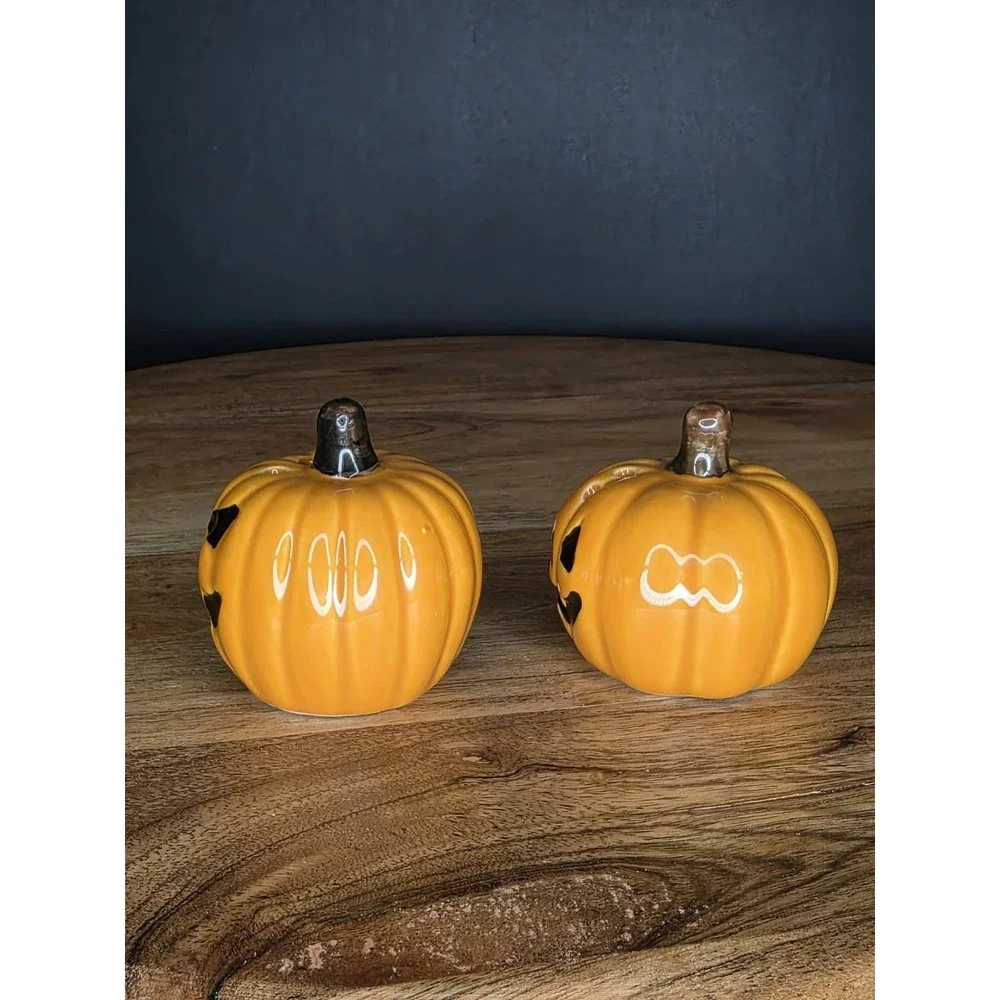 Halloween Jack O Lantern Salt and Pepper Shakers Ceramic Pumpkin Faces Set 2